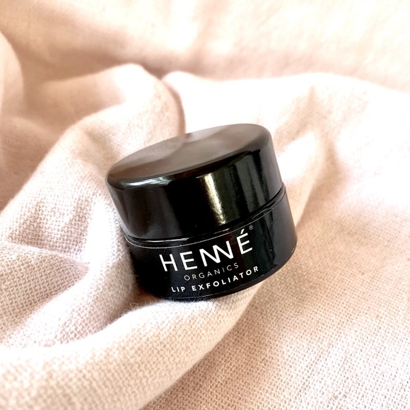 2/$30 HENNÉ ORGANICS Lip Exfoliator - Picture 2 of 4